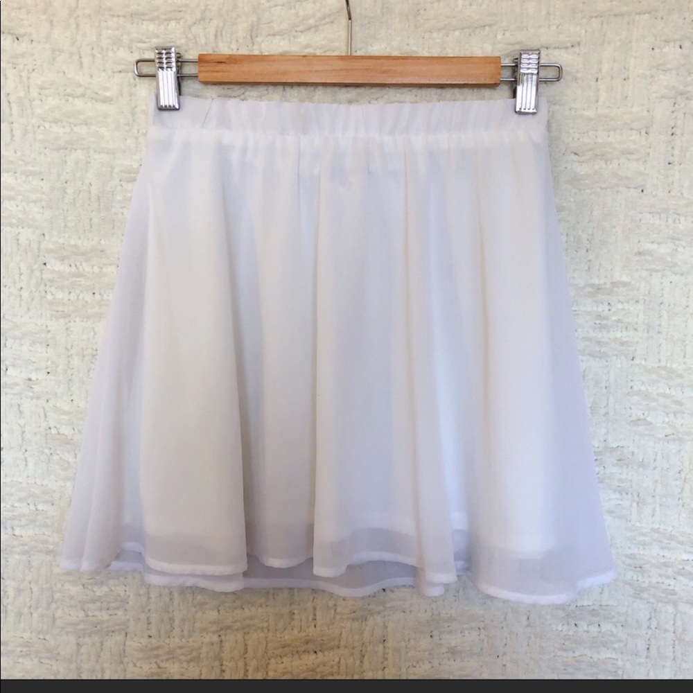 White flowy skirt